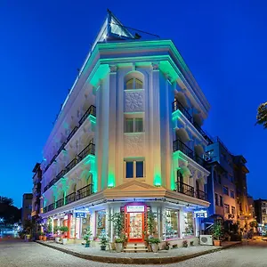 4* מלון The Magnaura Palace