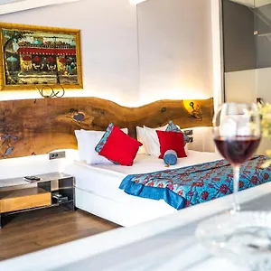 3* מלון West Pera